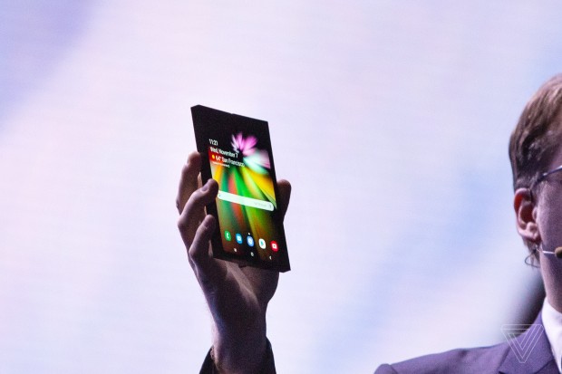 Katlanabilir ekranlı Samsung Galaxy X - tayfuncatechnology.com